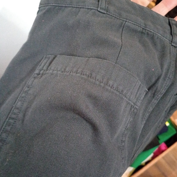 Universal Thread size 4 gray shorts women's NWOT (Can296) - Picture 3 of 3